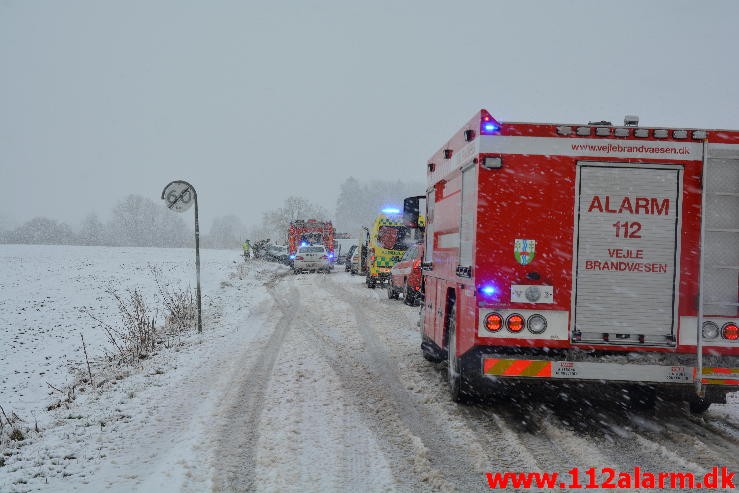 Færdselsuheld med Fastklemt. Klattrupvej i Velling. 31/03-2015. Kl. 07:49.