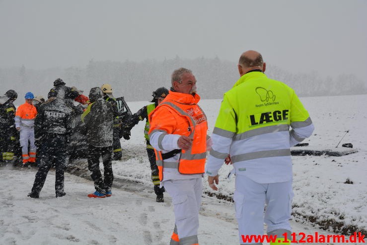 Færdselsuheld med Fastklemt. Klattrupvej i Velling. 31/03-2015. Kl. 07:49.