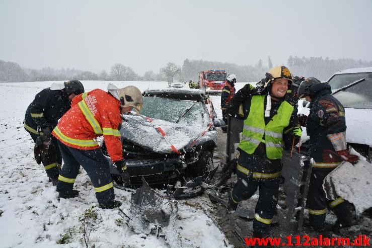 Færdselsuheld med Fastklemt. Klattrupvej i Velling. 31/03-2015. Kl. 07:49.