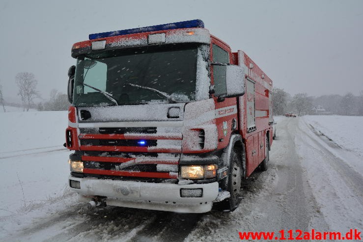 Færdselsuheld med Fastklemt. Klattrupvej i Velling. 31/03-2015. Kl. 07:49.