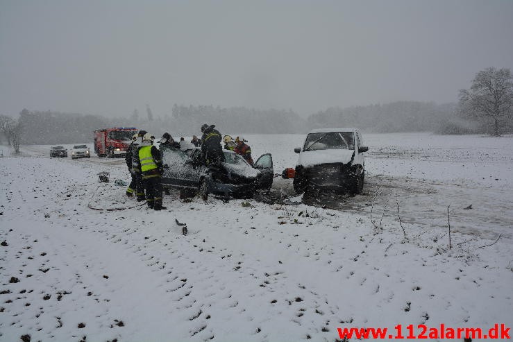 Færdselsuheld med Fastklemt. Klattrupvej i Velling. 31/03-2015. Kl. 07:49.