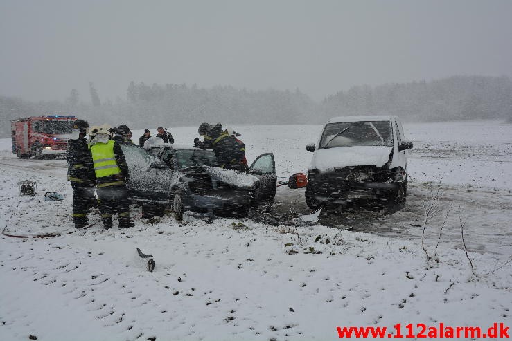 Færdselsuheld med Fastklemt. Klattrupvej i Velling. 31/03-2015. Kl. 07:49.