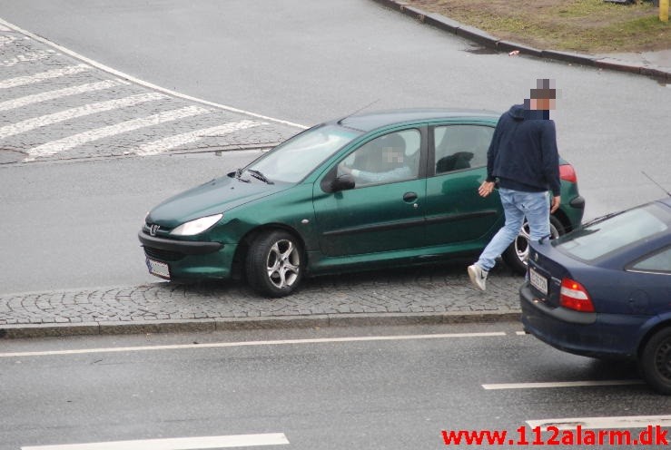 Mindre Trafikuheld. Skolegade og Boulevarden i Vejle. 06/03-2015. Kl. 12:08.