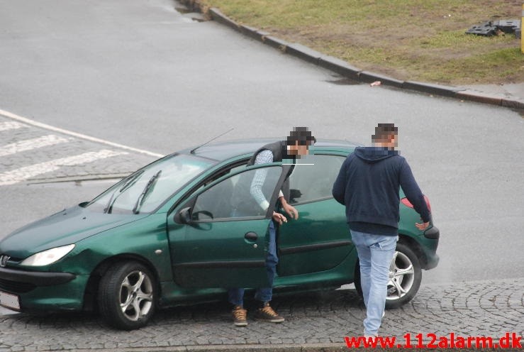 Mindre Trafikuheld. Skolegade og Boulevarden i Vejle. 06/03-2015. Kl. 12:08.