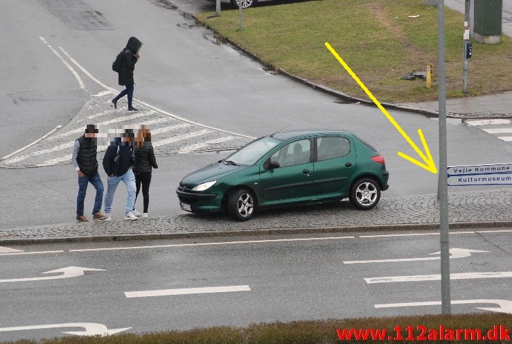 Mindre Trafikuheld. Skolegade og Boulevarden i Vejle. 06/03-2015. Kl. 12:08.