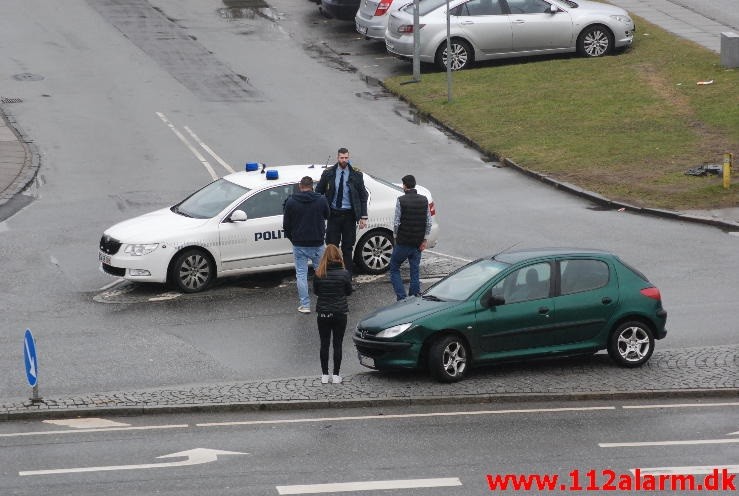 Mindre Trafikuheld. Skolegade og Boulevarden i Vejle. 06/03-2015. Kl. 12:08.