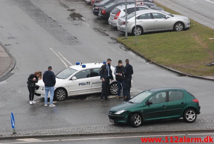 Mindre Trafikuheld. Skolegade og Boulevarden i Vejle. 06/03-2015. Kl. 12:08.