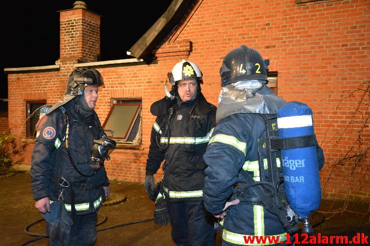 Brand i Villa. Jellingvej i Vejle på Uhrhøj. 08/03-2015. Kl. 21:20.