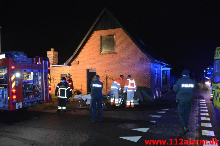 Brand i Villa. Jellingvej i Vejle på Uhrhøj. 08/03-2015. Kl. 21:20.
