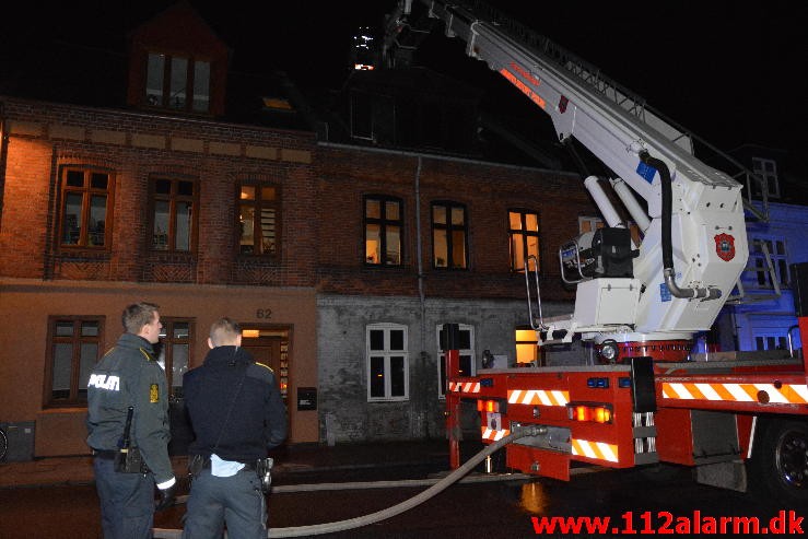 Brand i Etageejendom. Vedelsgade 62 i Vejle.12/04-2015. Kl. 01:42.