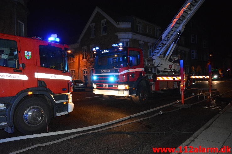 Brand i Etageejendom. Vedelsgade 62 i Vejle.12/04-2015. Kl. 01:42.