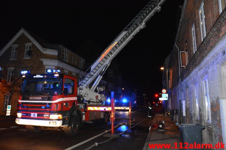 Brand i Etageejendom. Vedelsgade 62 i Vejle.12/04-2015. Kl. 01:42.