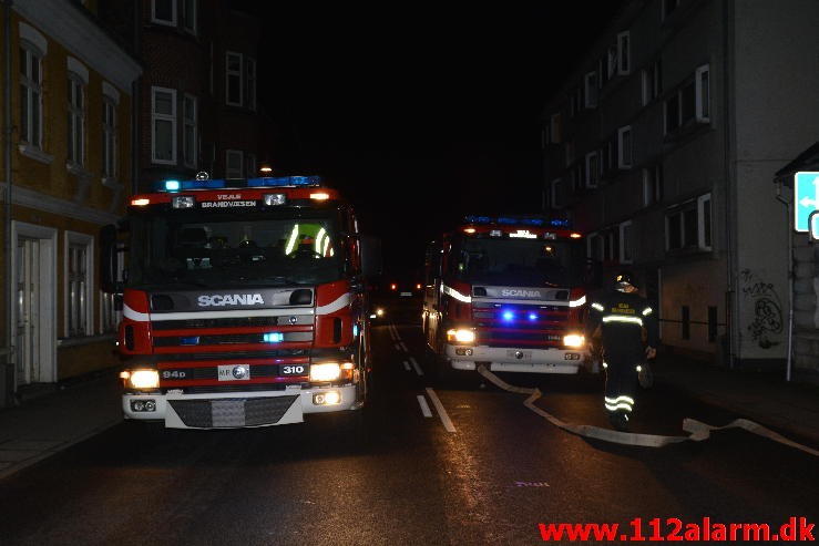 Brand i Etageejendom. Vedelsgade 62 i Vejle.12/04-2015. Kl. 01:42.