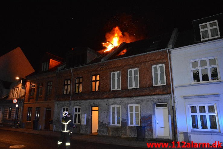 Brand i Etageejendom. Vedelsgade 62 i Vejle.12/04-2015. Kl. 01:42.