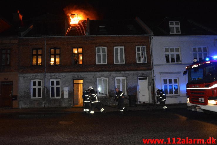 Brand i Etageejendom. Vedelsgade 62 i Vejle.12/04-2015. Kl. 01:42.