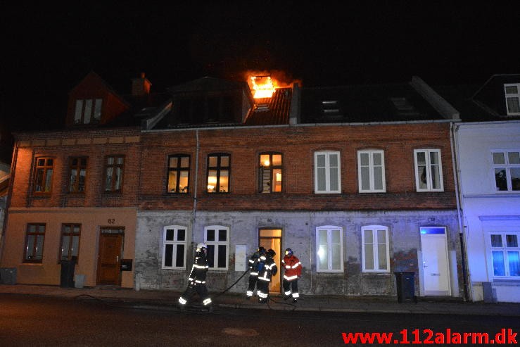 Brand i Etageejendom. Vedelsgade 62 i Vejle.12/04-2015. Kl. 01:42.