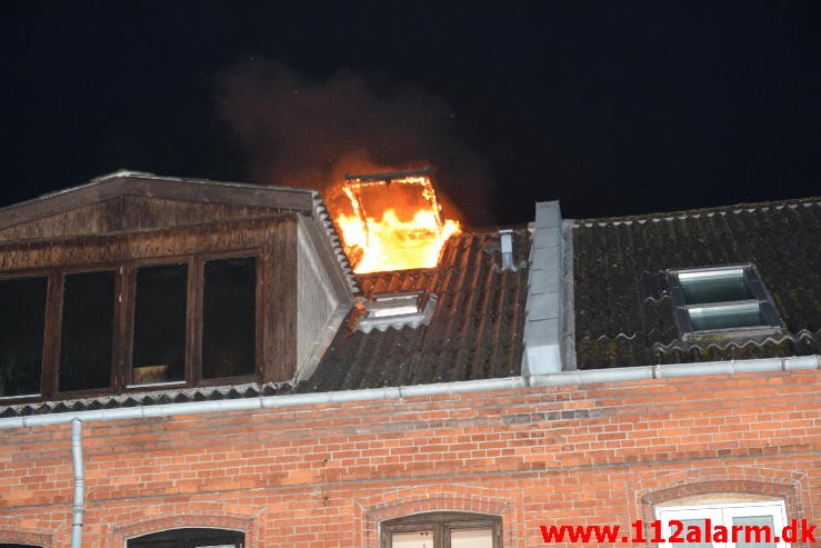 Brand i Etageejendom. Vedelsgade 62 i Vejle.12/04-2015. Kl. 01:42.