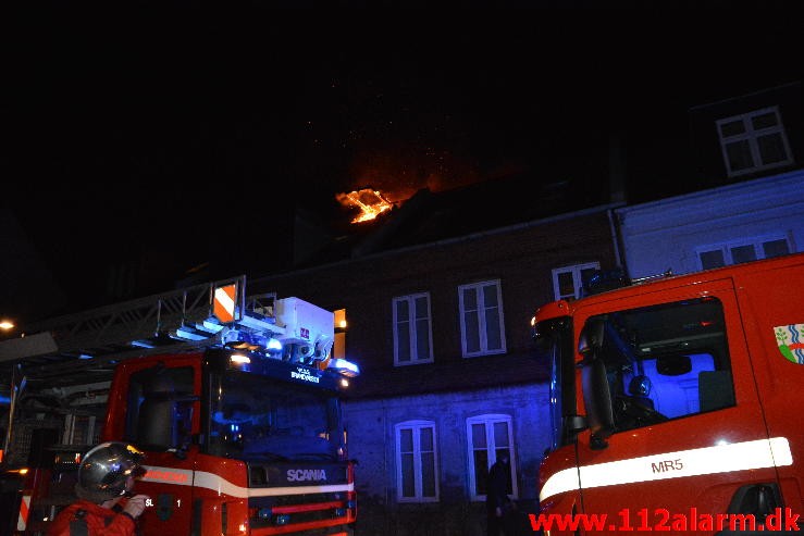 Brand i Etageejendom. Vedelsgade 62 i Vejle.12/04-2015. Kl. 01:42.