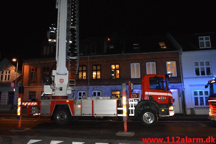 Brand i Etageejendom. Vedelsgade 62 i Vejle.12/04-2015. Kl. 01:42.