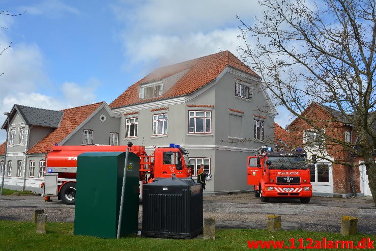 Brand i Etageejendom. Ribevej 36 i Ødsted. 13/04-2015. Kl. 12:12.