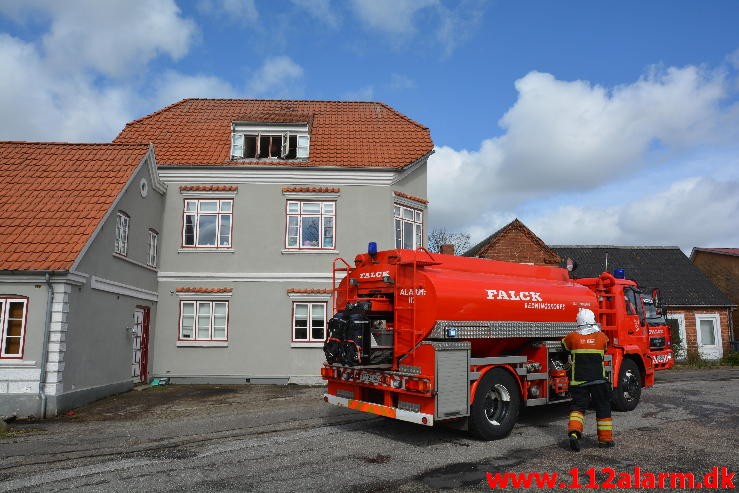 Brand i Etageejendom. Ribevej 36 i Ødsted. 13/04-2015. Kl. 12:12.