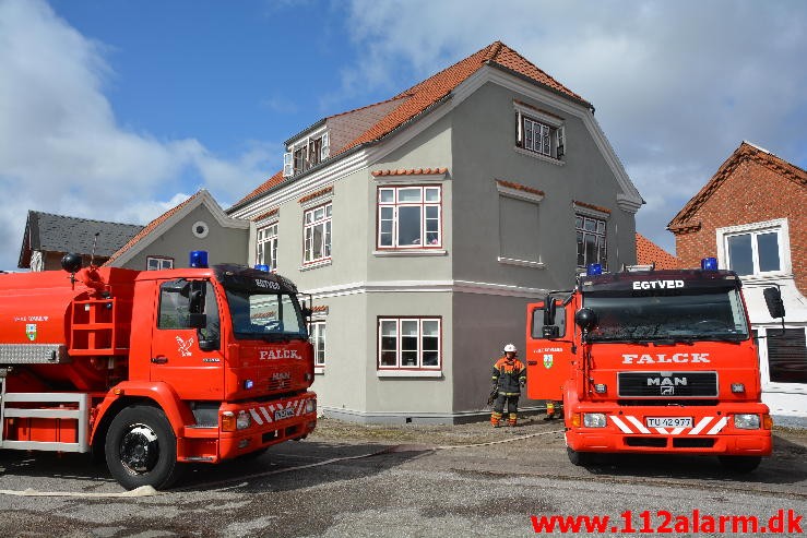 Brand i Etageejendom. Ribevej 36 i Ødsted. 13/04-2015. Kl. 12:12.