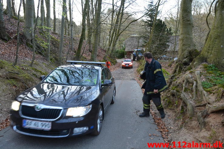 En person var styrtet på sin mountainbike. Gauerslund skov ved Børkop. 20/04-2015. KL19:39.