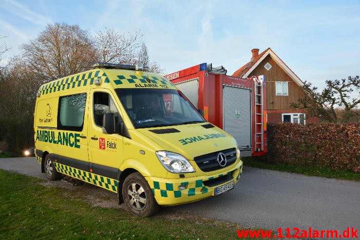 En person var styrtet på sin mountainbike. Gauerslund skov ved Børkop. 20/04-2015. KL19:39.