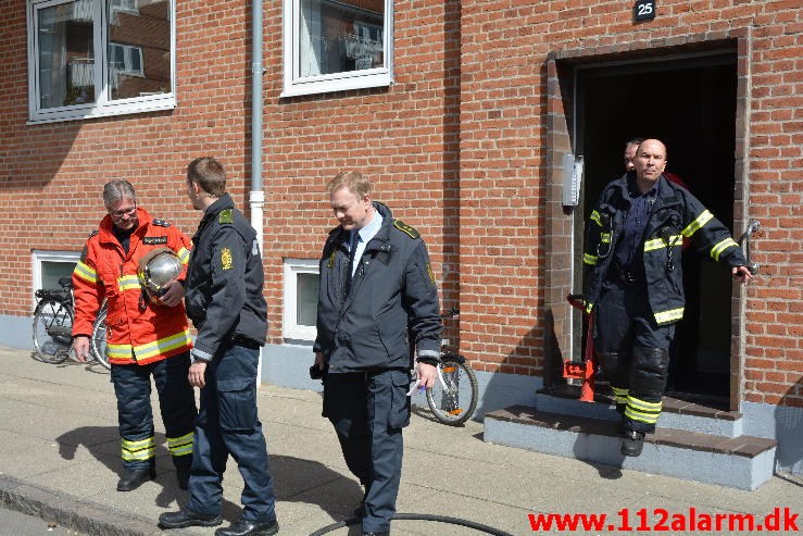 Brand Etageejendom. Mindegade 25 i Vejle. 20/04-2015. Kl. 13:23.