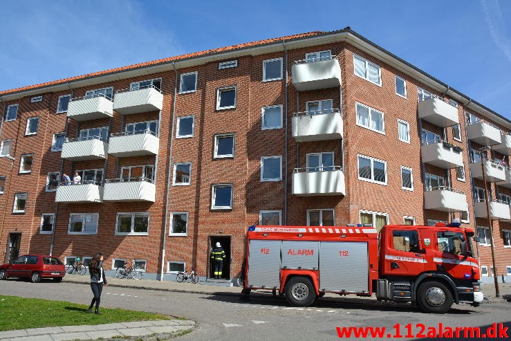 Brand Etageejendom. Mindegade 25 i Vejle. 20/04-2015. Kl. 13:23.