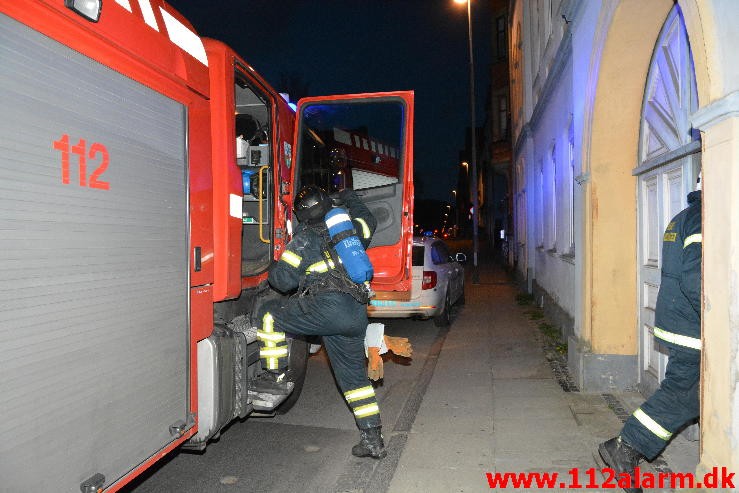 Brand i Etageejendom. Langelinie 4 i Vejle. 21/04-2015. Kl. 21:22.