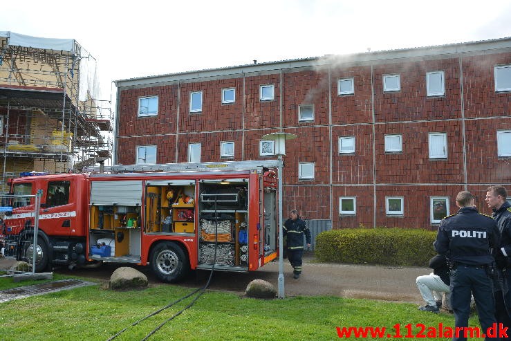 Explosion i Lejlighed. Løget Høj 14c I Vejle. 30/04-2015. Kl. 15:54.