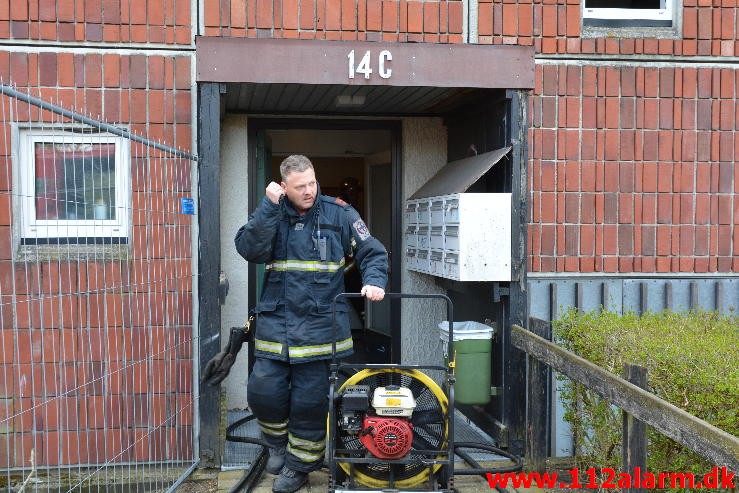 Explosion i Lejlighed. Løget Høj 14c I Vejle. 30/04-2015. Kl. 15:54.