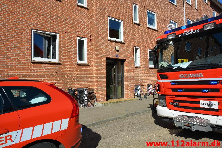 Brand i Etageejendom. Signesvej i Vejle. 06/04-2015. Kl. 11:05.