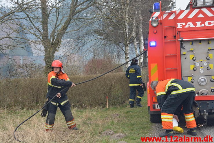 Ville brænde haveaffald af. Engmarksvej i Jerlev. 07/04-2015. Kl. 12:21.