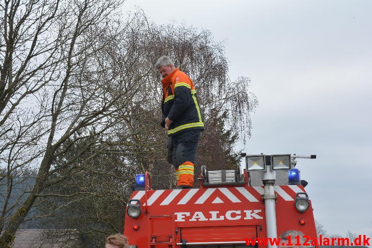 Ville brænde haveaffald af. Engmarksvej i Jerlev. 07/04-2015. Kl. 12:21.