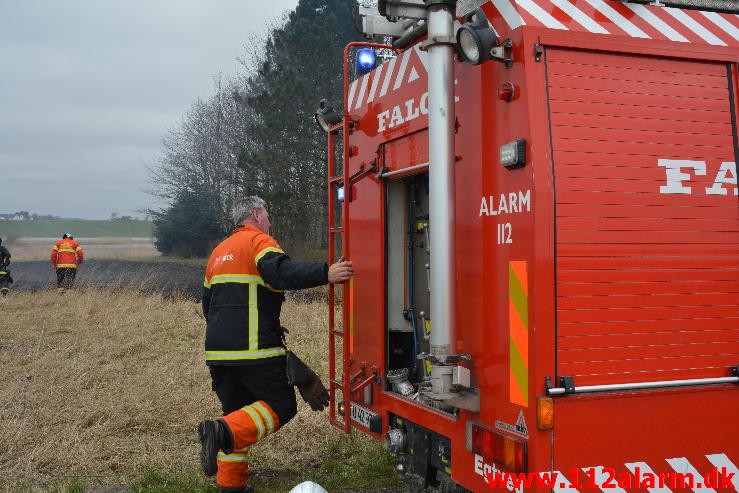 Ville brænde haveaffald af. Engmarksvej i Jerlev. 07/04-2015. Kl. 12:21.