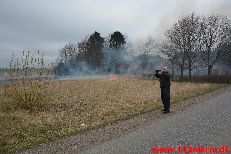 Ville brænde haveaffald af. Engmarksvej i Jerlev. 07/04-2015. Kl. 12:21.