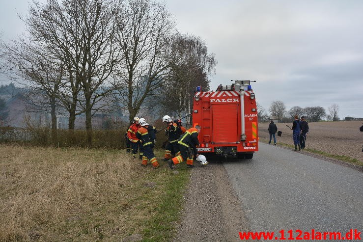 Ville brænde haveaffald af. Engmarksvej i Jerlev. 07/04-2015. Kl. 12:21.