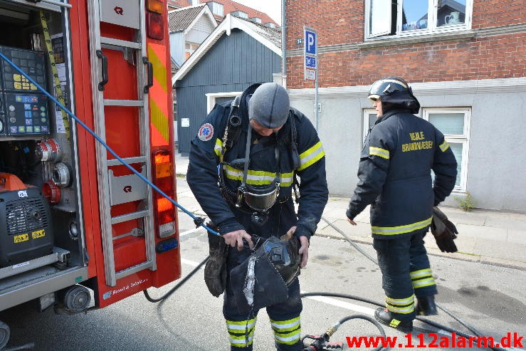 Brand i etageejendom. Langelinie 15 i Vejle. 02/05-2015. Kl. 14:34.