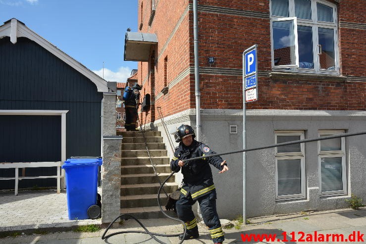 Brand i etageejendom. Langelinie 15 i Vejle. 02/05-2015. Kl. 14:34.