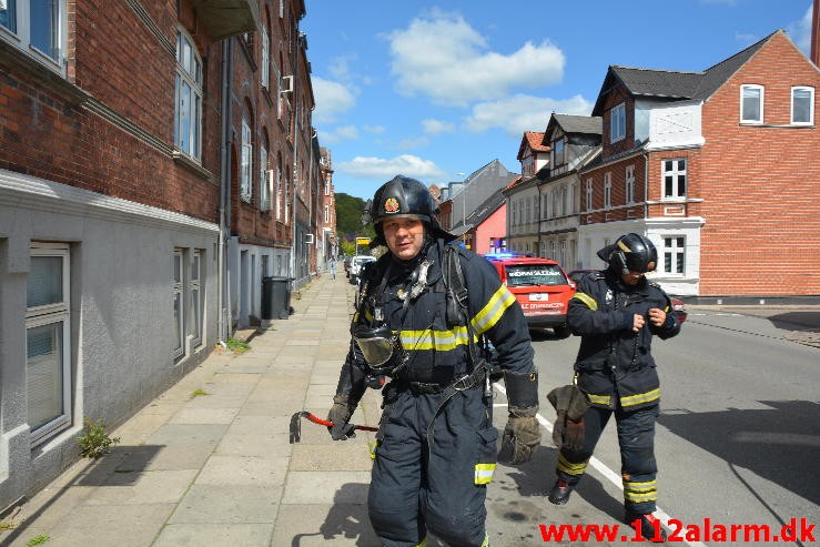 Brand i etageejendom. Langelinie 15 i Vejle. 02/05-2015. Kl. 14:34.