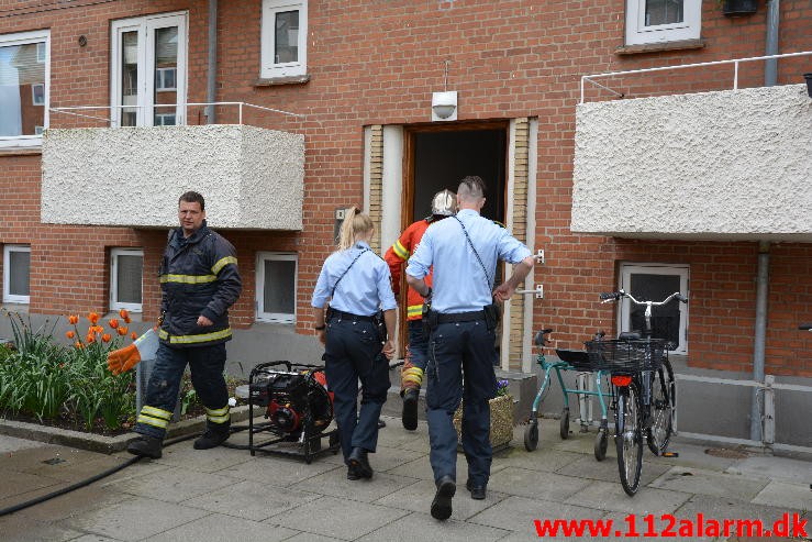 Brand i Etageejendom. Østerled 8 i Vejle. 07/05-2015. Kl. 16:14.