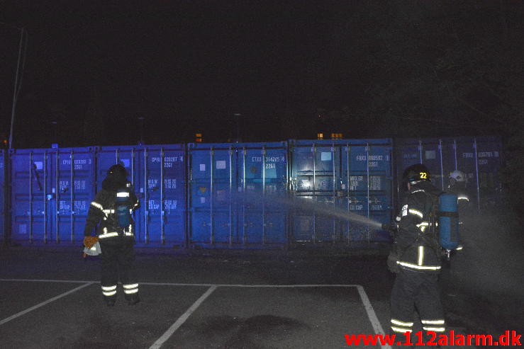 Containerbrand. Damhaven 3 i Vejle. 11/05-2015. Kl. 22:28.