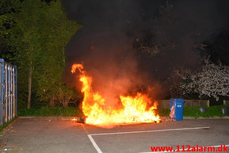 Containerbrand. Damhaven 3 i Vejle. 11/05-2015. Kl. 22:28.