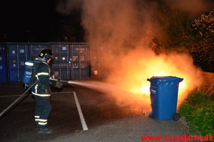 Containerbrand. Damhaven 3 i Vejle. 11/05-2015. Kl. 22:28.