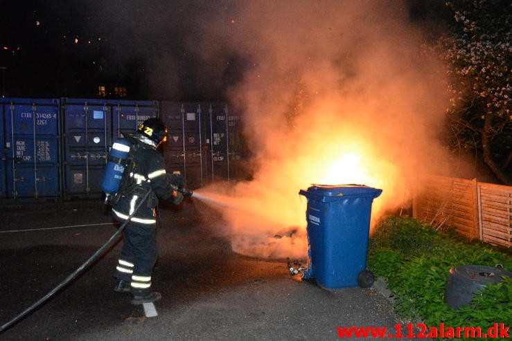 Containerbrand. Damhaven 3 i Vejle. 11/05-2015. Kl. 22:28.