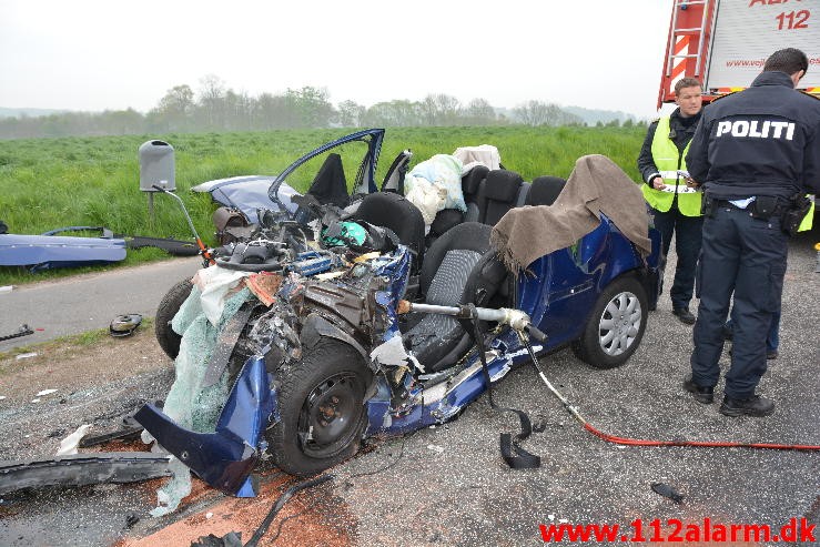 Personbil kørt op bag i  holdende lastbil. Fredericiavej ved Skærup. 12/05-2015. Kl. 05:19.