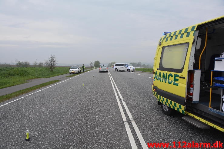 Personbil kørt op bag i  holdende lastbil. Fredericiavej ved Skærup. 12/05-2015. Kl. 05:19.