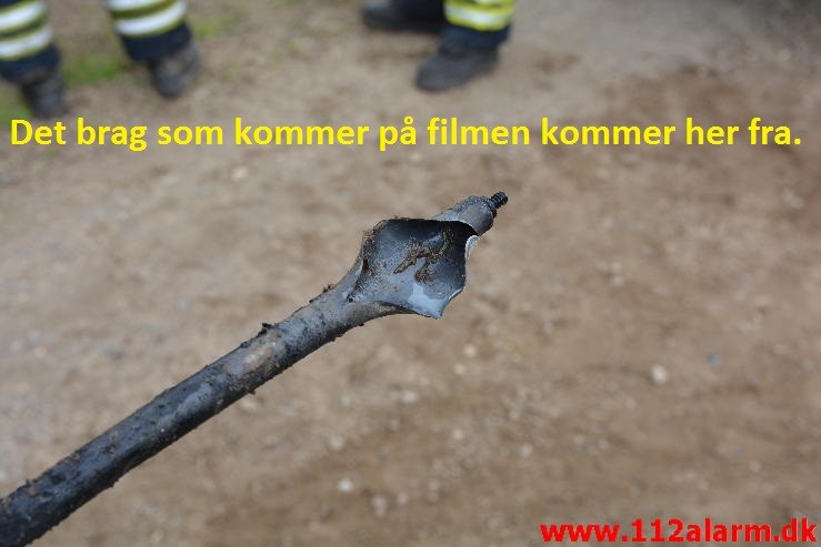 Ild i Landbrugsredskab. Birkelundvej Jelling. 31/05-2015. KL. 11:02.
